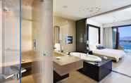 In-room Bathroom 5 Nafplia Palace Hotel & Villas