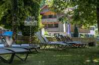 Kolam Renang Landhotel Huber Am See