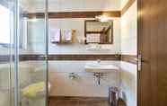 In-room Bathroom 6 Landhotel Huber Am See