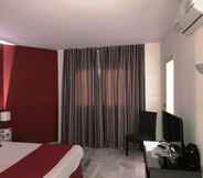 Kamar Tidur 2 Nerja Club by Dorobe Hotels