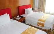 Kamar Tidur 4 Golden Lustre Hotel