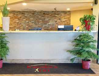 Lobi 2 Travelers Inn