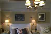 Bedroom Cornell Hotel de France