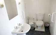 Toilet Kamar 4 Brooklyn Hotel