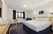Phòng ngủ 4 Days Inn by Wyndham Bridgend Cardiff M4
