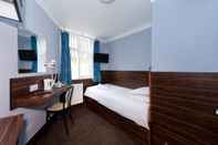 Bedroom Crestfield Hotel