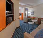Bedroom 7 Fairfield Inn & Suites by Marriott Rogers