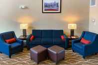 Lobby Comfort Suites Texas Ave.