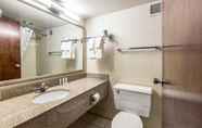 In-room Bathroom 4 Quality Inn & Suites