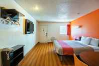 Bedroom Motel 6 Blue Springs, MO