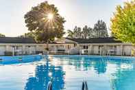Swimming Pool Copthorne Resort Solway Park
