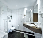 Toilet Kamar 4 Best Western Premier IB Hotel Friedberger Warte