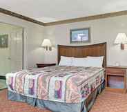 Bedroom 7 Days Inn by Wyndham Ridgefield