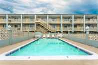 Swimming Pool Travelodge by Wyndham Virginia Beach