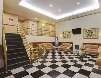 Lobi 2 La Quinta Inn by Wyndham Queens (New York City)