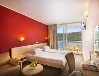 Bedroom 2 Allegro Sunny Hotel & Residence by Valamar