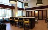 Restaurant 7 Hampton Inn & Suites by Hilton Laval