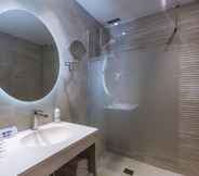 Toilet Kamar 3 Hotel Sorra Daurada Splash