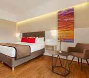 Bedroom 7 Ramada Plaza by Wyndham Thraki