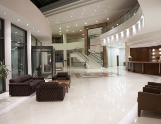 Lobby 2 Ramada Plaza by Wyndham Thraki