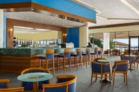 Bar, Cafe and Lounge Ramada Plaza by Wyndham Thraki