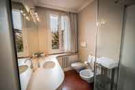 In-room Bathroom Santa Maria Foris