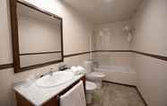 In-room Bathroom 5 Sercotel Torico Plaza