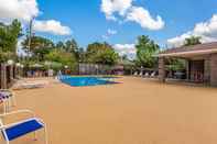 Swimming Pool Red Roof Inn Hardeeville