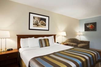 Bedroom 4 Days Inn by Wyndham Middletown