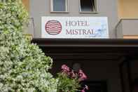 ภายนอกอาคาร Hotel Mistral