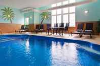 Swimming Pool Best Western Plus Woodstock Hotel & Conference Centre