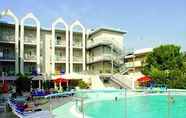 Swimming Pool 2 Hotel Palace