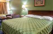 Kamar Tidur 7 Rodeway Inn & Suites Plymouth Hwy 64