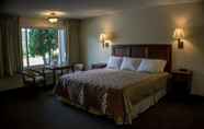 Kamar Tidur 5 Town and Country Inn & Resort