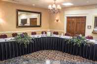 Functional Hall Quality Inn & Suites Conference Center Across from Casino