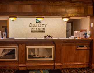 Lobi 2 Quality Inn & Suites Conference Center Across from Casino