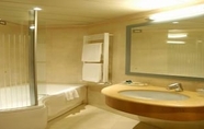 In-room Bathroom 3 Nicotel Wellness Corato