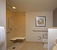 In-room Bathroom 7 Courtyard By Marriott Farmington