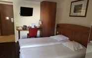 Bedroom 4 Comfort Hotel Amiens Nord