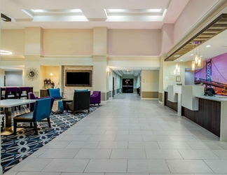 Lobi 2 La Quinta Inn & Suites by Wyndham Newark - Elkton