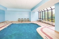 Swimming Pool La Quinta Inn & Suites by Wyndham Newark - Elkton