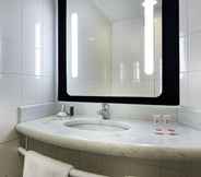 In-room Bathroom 2 ibis Taubate