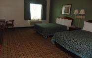 Bedroom 2 Days Inn by Wyndham Pentwater