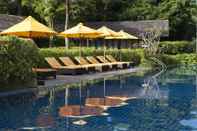 สระว่ายน้ำ Zeavola Resort