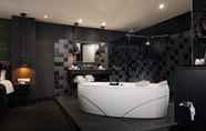 In-room Bathroom 4 Van der Valk Hotel Breukelen