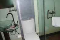 Toilet Kamar Sun Shine International Plaza Service Apartment