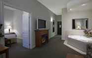 Kamar Tidur 6 Holiday Inn Express Hotel & Suites Gananoque, an IHG Hotel