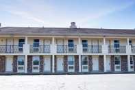 Exterior Econo Lodge Sturbridge Route 20