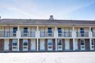 Exterior Econo Lodge Sturbridge Route 20