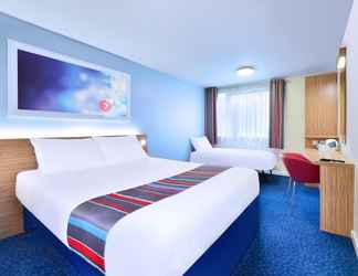 Bedroom 2 Travelodge London City Airport